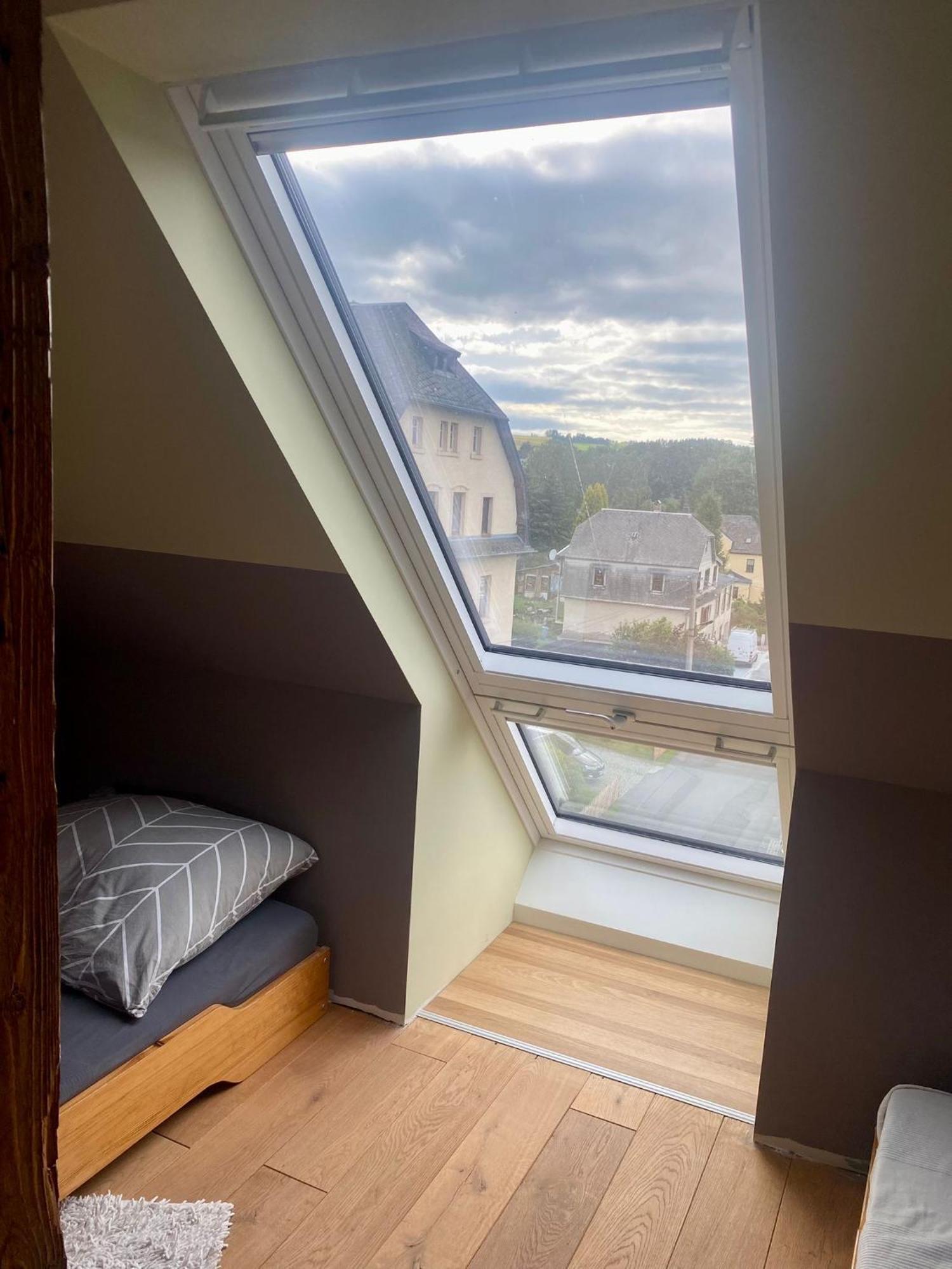 Apartment Dachgeschossloft Mit Aussicht Ins Erzgebirge *